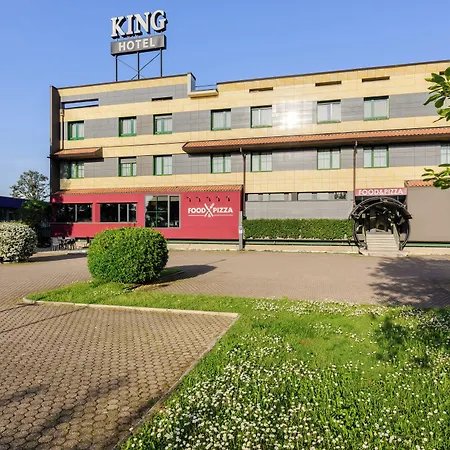 Smart King, By R Collection Hotel 4*