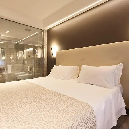 Hotel Smart King, By R Collection