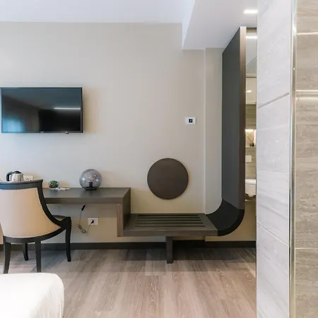 Hotel Smart King, By R Collection Varedo