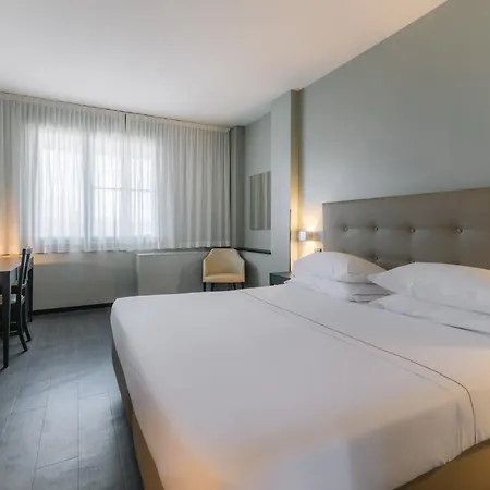 Hotel Smart King, By R Collection