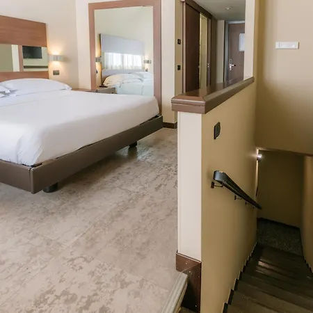Hotel Smart King, By R Collection Varedo