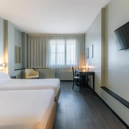 Hotel Smart King, By R Collection