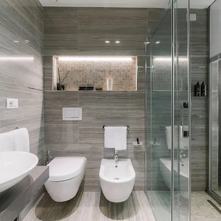 Hotel Smart King, By R Collection
