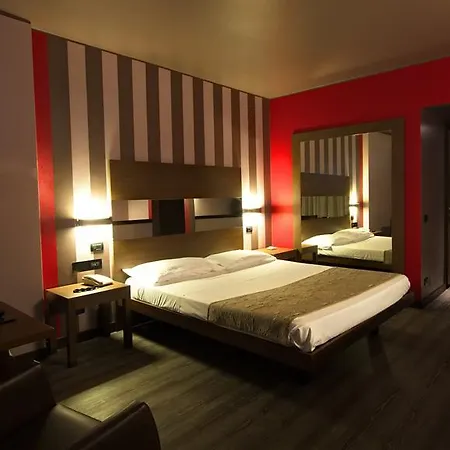 Hotel Smart King, By R Collection Varedo