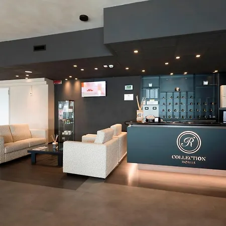 Hotel Smart King, By R Collection